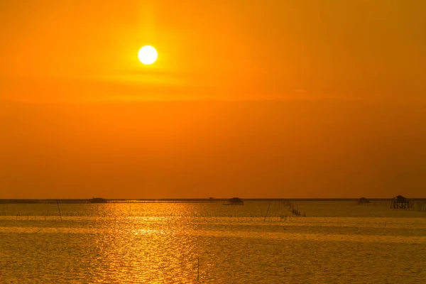 Hemel en zee, zonsondergang in twilight tijd — Stockfoto