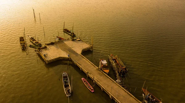 Vue aérienne du port de pêche au crépuscule, Thaïlande — Photo