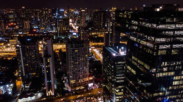 Vista aérea do edifício ou da cidade em tempo da noite — Fotografia de Stock