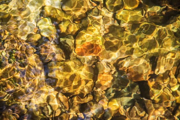 Abstracto Reflejo de agua, agua en el arroyo — Foto de Stock