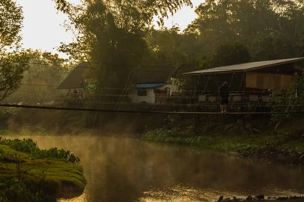 Landschap van hangbrug in de tijd van de ochtend, bij Khao Ya — Stockfoto
