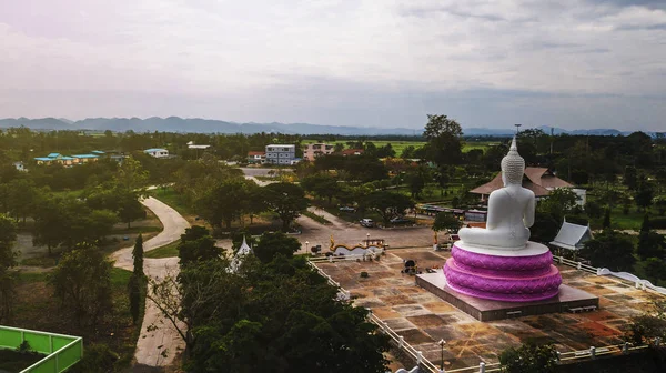 Fotos aéreas del estatus de Buda Blanco en Tailandia — Foto de Stock
