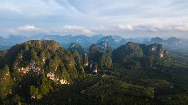 Letecký pohled krajina hory v Krabi Thajsku — Stock fotografie