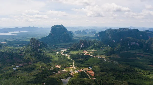 Letecký pohled krajina hory v Krabi Thajsku — Stock fotografie