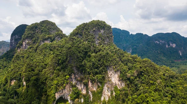 Krabi Tayland 'daki Dağ manzarası — Stok fotoğraf