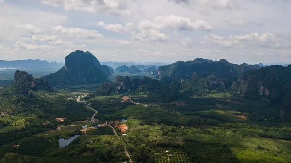 Letecký pohled krajina hory v Krabi Thajsku — Stock fotografie