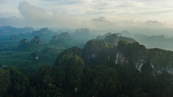 Letecký pohled krajina hory v Krabi Thajsku — Stock fotografie