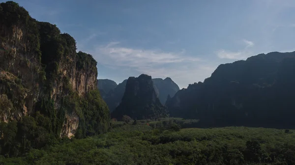 Letecký pohled krajina hory v Krabi Thajsku — Stock fotografie