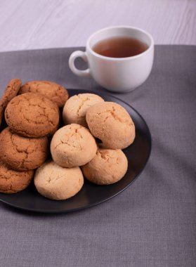 Şekerli bir fincan çay.