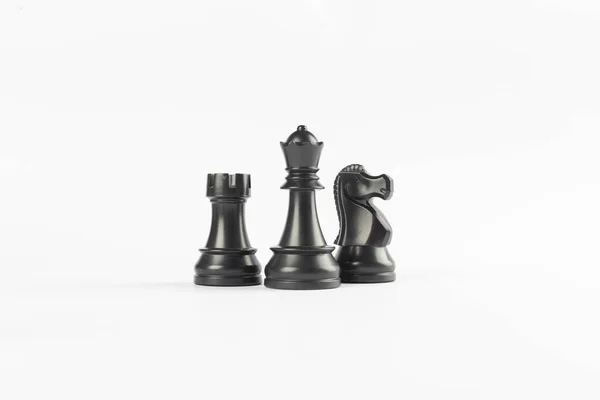 Schwarzer Turm, Königin und Ritter auf weißem Hintergrund — Stockfoto