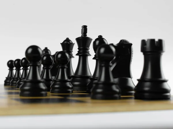 Svarta schackfigurer på schackbrädet — Stockfoto