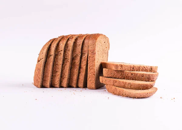 Хлеб ломтики изолированы на белом фоне — стоковое фото