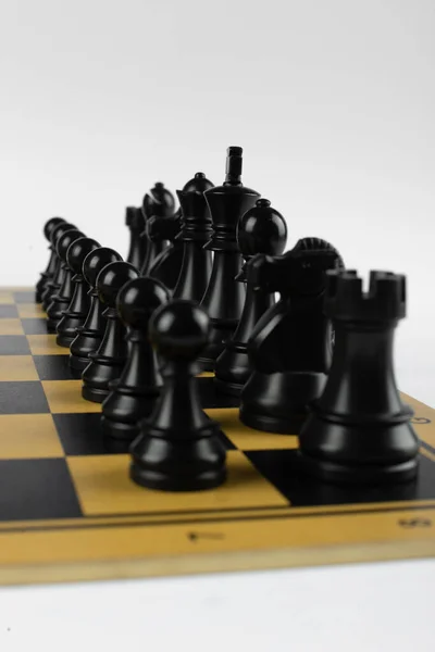 Gambar hitam berturut-turut pada papan catur — Stok Foto