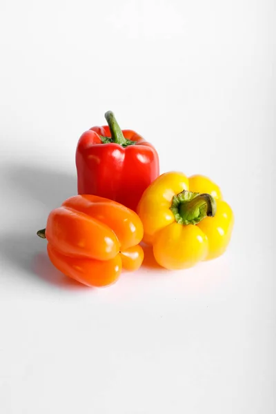 Tricolor chili paprika izolált fehér háttér — Stock Fotó