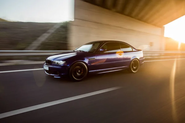 Black business class car under the bridge — Stock Photo, Image