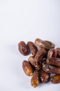 Tarihler beyazın alt tarafında. en üstteki görünüm