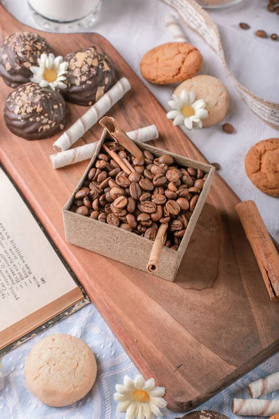 Coffee beans box with chocolate biscuits — Stock Photo, Image