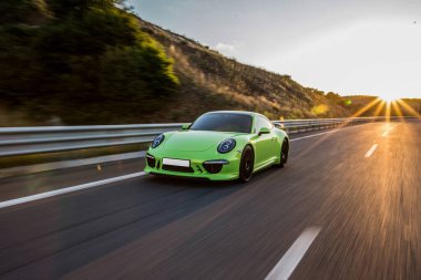 Otobanda neon yeşil spor süveter