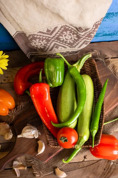 Zucchini, chili och tomatfat. Ovanifrån — Stockfoto