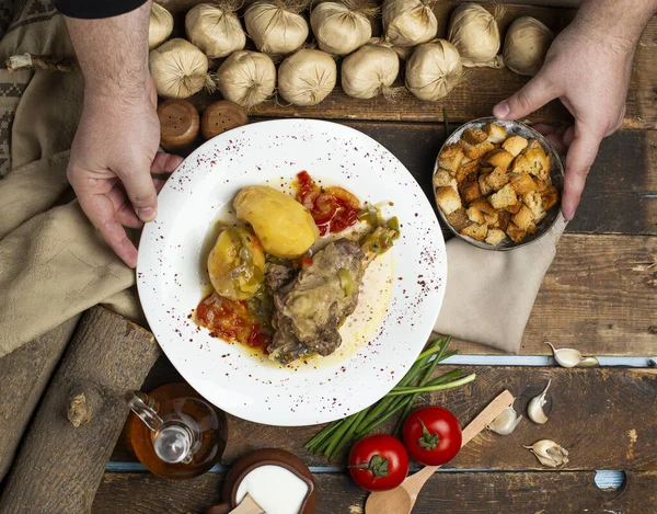 Heerlijk vlees- en aardappelmeel met achtergrond — Stockfoto
