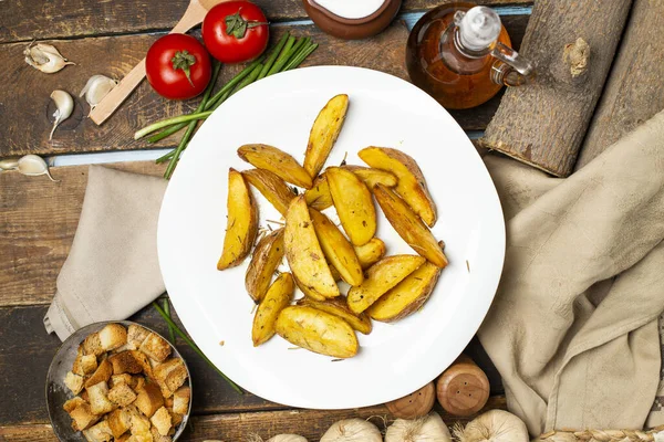 Zelfgemaakte frietjes op tafel — Stockfoto