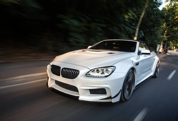 White classic car on the road in the rain forest in the darkness — Stock Photo, Image