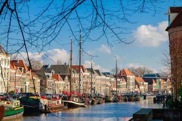 Zwolle, Pelserbrugje alınan Thorbeckegracht bir görünüm — Stok fotoğraf
