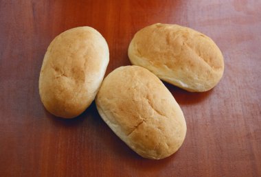 Bir tablo üzerinde taze yumuşak rulo