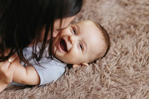 Niño Pequeño Bebé Sonriendo Retrato Feliz Positivo Tiro Casa Cara — Foto de Stock