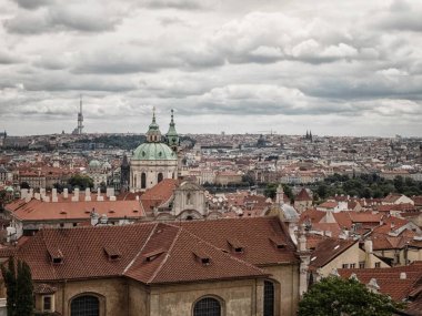 çatıları Prag