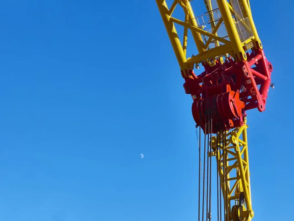 Part of yellow tower crane against blue sky — Stock Photo, Image