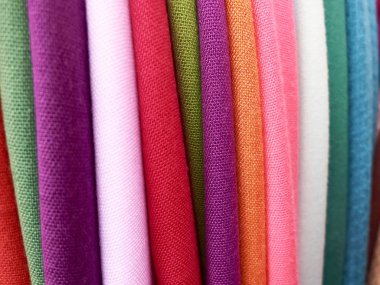 Geleneksel Türk mili renkli kumaş parçaları