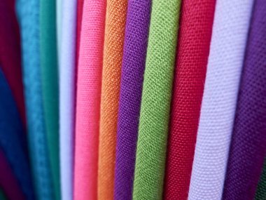 Geleneksel Türk mili renkli kumaş parçaları