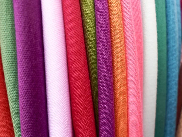 Geleneksel Türk mili renkli kumaş parçaları