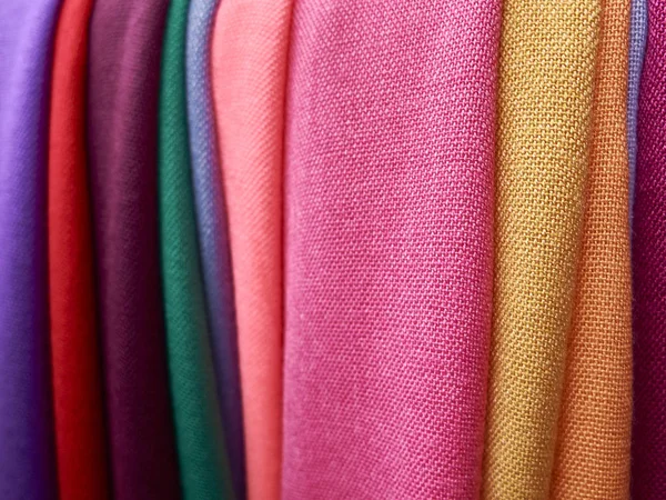 Geleneksel Türk mili renkli kumaş parçaları