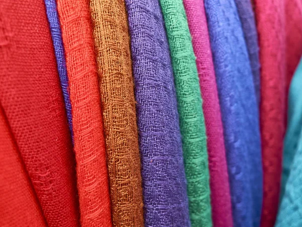 Geleneksel Türk mili renkli kumaş parçaları