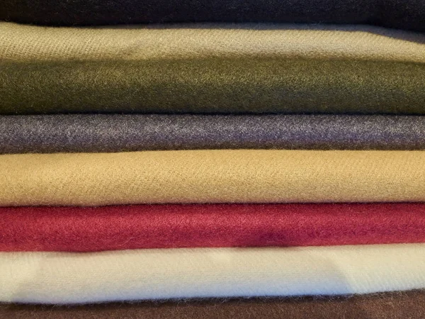 凹凸不平的多色羊绒织物片 — 图库照片