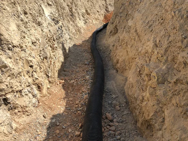 Das Hochspannungskabel Wird Einem Graben Verlegt — Stockfoto