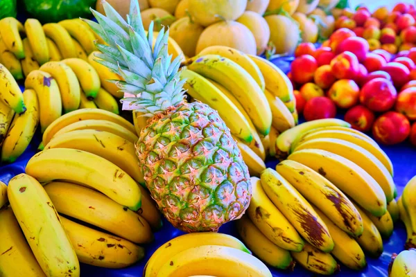 Pineapple Bunches Bananas Apples Market — Stock Photo, Image