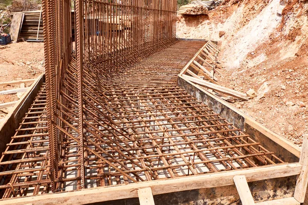 Metal reinforcement framework and formwork of retaining wall.