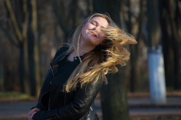 Girl with flying hair — Stock Photo, Image