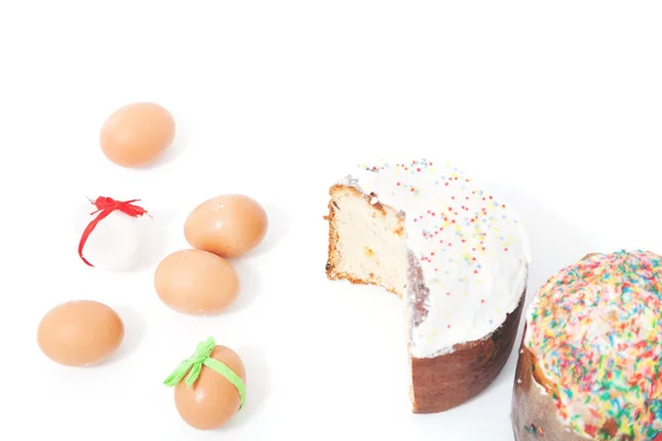 Dos Pascua y huevos sobre fondo blanco —  Fotos de Stock