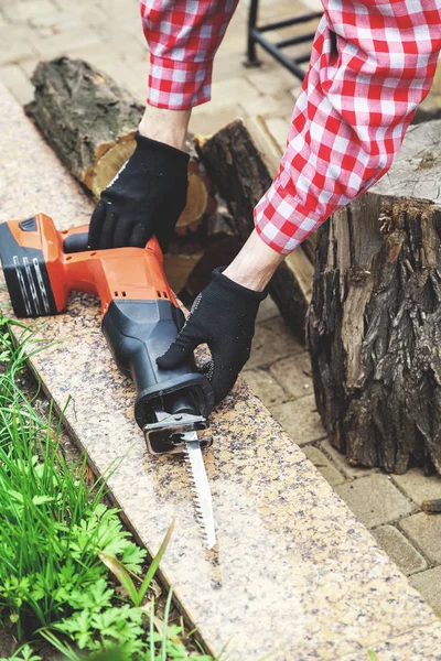 Male hands put saber saw on granite slab — Stock Photo, Image