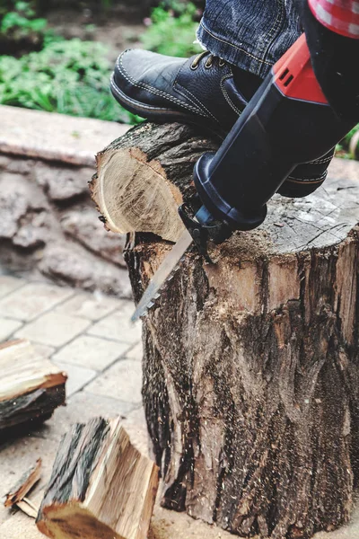 Reciprocating power saw sawing round timber closeup — Stock Photo, Image