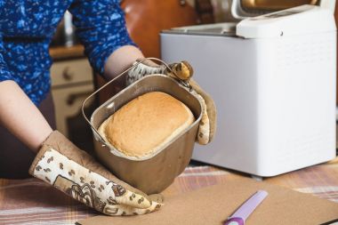 İştah açıcı taze somun ekmek ekmek şeklinde