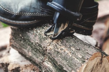 Pistonlu güç yuvarlak ahşap closeup testere gördüm