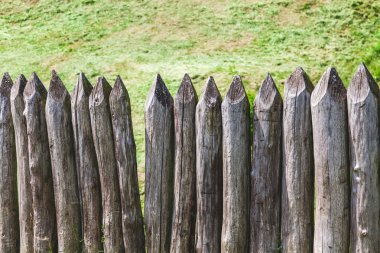 Savunma çit keskin günlükleri