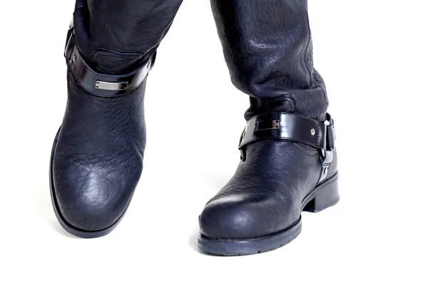 Překřížené tvarované ženské nohy v kožených botách closeup — Stock fotografie