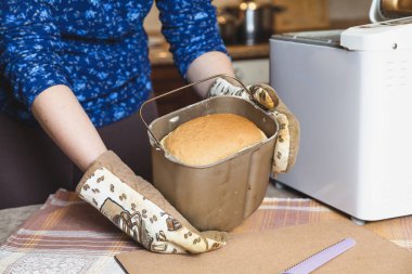 İştah açıcı taze somun ekmek ekmek şeklinde