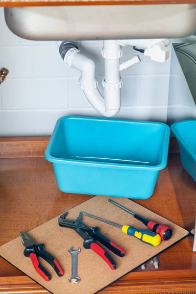 mutfak lavabo tamiri için araç kümesi